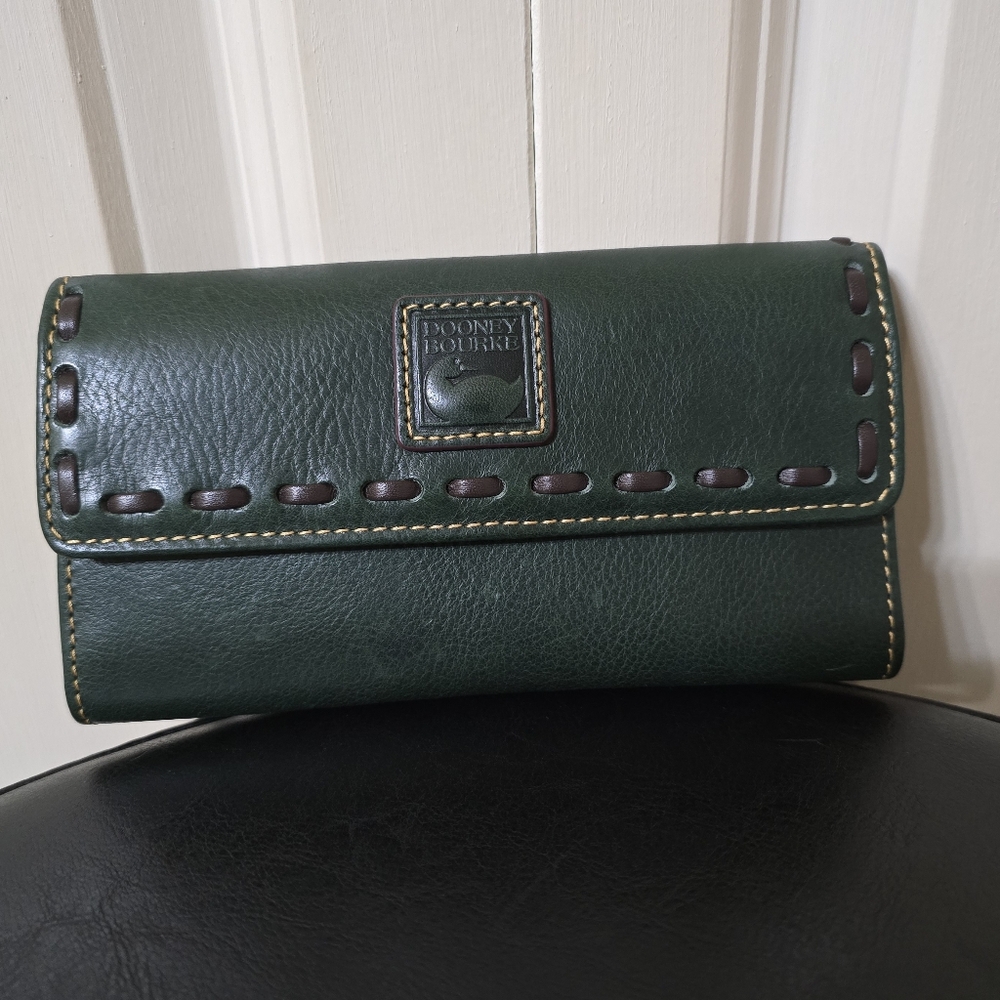 Dooney Florentine Continental Clutch/Color: Ivy